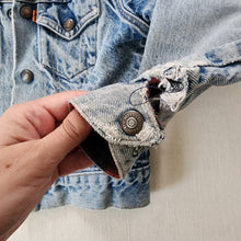 Load image into Gallery viewer, Vintage Levi's Flannel Lined Distressed Jean Jacket Orange Tab 4t