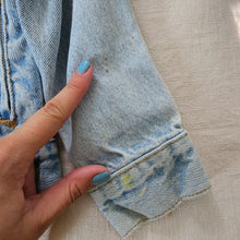 Load image into Gallery viewer, Vintage Levi's Light Wash Jean Jacket 5t
