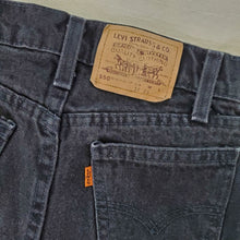 Load image into Gallery viewer, Vintage Levi's black 550 fit jean shorts 23 inch waist