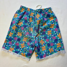 Load image into Gallery viewer, Vintage Tulips + Bows Shorts kids 6/7
