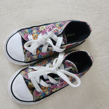 Load image into Gallery viewer, Converse Dark Floral Lowtop Shoes toddler 8

