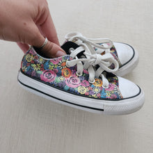 Load image into Gallery viewer, Converse Dark Floral Lowtop Shoes toddler 8
