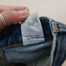 Load image into Gallery viewer, Vintage Levi&#39;s 569 Fit Jeans 4t
