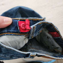 Load image into Gallery viewer, Vintage Levi&#39;s 569 Fit Jeans 4t
