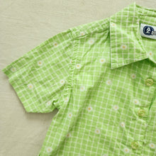 Load image into Gallery viewer, Vintage Daisy Grid Shirt 5t

