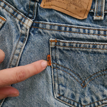 Load image into Gallery viewer, Vintage Levi&#39;s 550 Fit Cutoff Shorts Orange Tab 4t fit/5t SLIM
