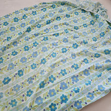 Load image into Gallery viewer, Vintage 60s Floral Twin Fitted + Flat Sheet Set
