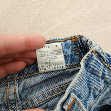 Load image into Gallery viewer, Vintage Levi&#39;s Jean Shorts kids 6
