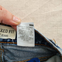 Load image into Gallery viewer, Vintage Levi&#39;s 550 Fit 4t
