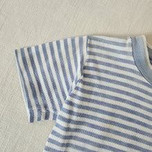 Load image into Gallery viewer, Vintage Blue/White Striped Tee 3t
