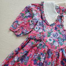 Load image into Gallery viewer, Vintage Big Floral Dress 5t
