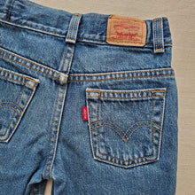 Load image into Gallery viewer, Older Levi&#39;s 569 Fit Jeans 3t
