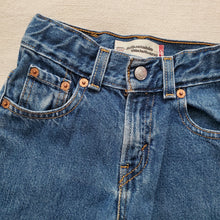 Load image into Gallery viewer, Older Levi&#39;s 569 Fit Jeans 3t

