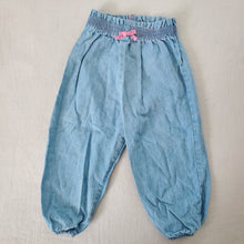 Load image into Gallery viewer, Vintage Girly Jogger Jeans 2t
