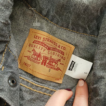 Load image into Gallery viewer, Vintage Levi&#39;s Faded Black Trucker Jacket 5t
