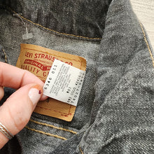 Load image into Gallery viewer, Vintage Levi&#39;s Faded Black Trucker Jacket 5t
