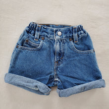 Load image into Gallery viewer, Vintage Levi&#39;s 566 Fit Jean Shorts 2t
