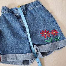 Load image into Gallery viewer, Vintage Flower Jean Shorts kids 6
