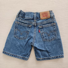 Load image into Gallery viewer, Vintage Levi&#39;s Jean Shorts 3t
