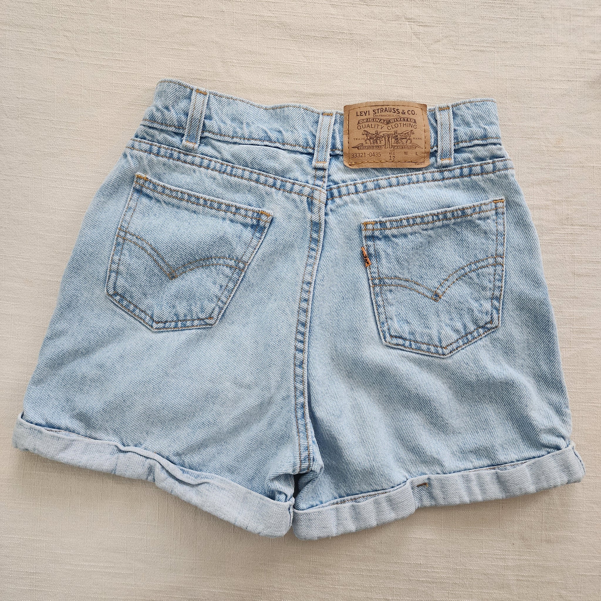 Vintage instrusive Levi Shorts