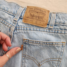 Load image into Gallery viewer, Vintage Levi&#39;s Jean Shorts Orange Tab kids 12
