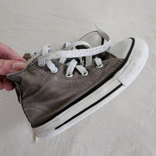 Load image into Gallery viewer, Converse Hightop Grey Shoes toddler 7
