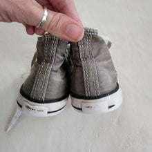 Load image into Gallery viewer, Converse Hightop Grey Shoes toddler 7
