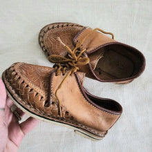 Load image into Gallery viewer, Mexican Leather Shoes toddler 8?
