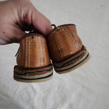 Load image into Gallery viewer, Mexican Leather Shoes toddler 8?
