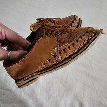 Load image into Gallery viewer, Mexican Leather Shoes toddler 8?
