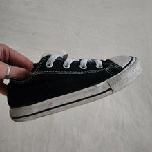 Load image into Gallery viewer, Converse All Star Shoes toddler 9
