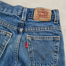 Load image into Gallery viewer, Vintage Y2K Levi&#39;s 550 Fit Jeans 5t SLIM
