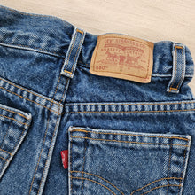 Load image into Gallery viewer, Vintage Levi&#39;s 550 Fit Cutoff Jean Shorts kids 6
