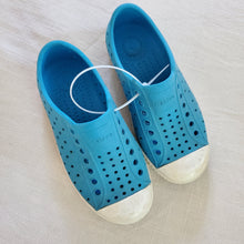 Load image into Gallery viewer, Native Bright Blue Shoes toddler 11
