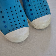 Load image into Gallery viewer, Native Bright Blue Shoes toddler 11
