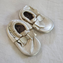 Load image into Gallery viewer, Freshly Picked Metallic Gold Moccasins baby 3
