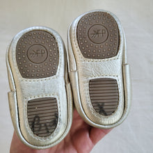 Load image into Gallery viewer, Freshly Picked Metallic Gold Moccasins baby 3
