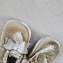 Load image into Gallery viewer, Freshly Picked Metallic Gold Moccasins baby 3
