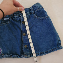 Load image into Gallery viewer, Vintage Guess Denim Button Skirt kids 6
