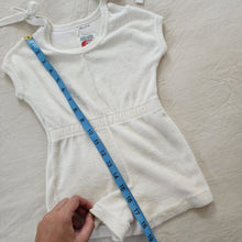 Load image into Gallery viewer, Vintage White Romper 3t
