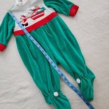 Load image into Gallery viewer, Vintage Deadstock Sleigh Bears Velour Footed PJs 3-6 months
