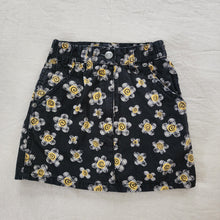 Load image into Gallery viewer, Vintage Daisy Floral Jean Skirt 4t
