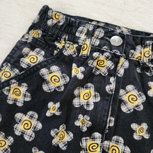 Load image into Gallery viewer, Vintage Daisy Floral Jean Skirt 4t
