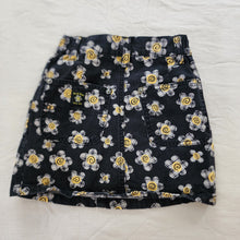 Load image into Gallery viewer, Vintage Daisy Floral Jean Skirt 4t
