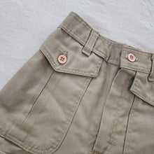Load image into Gallery viewer, Vintage Cargo Short Shorts kids 7/8
