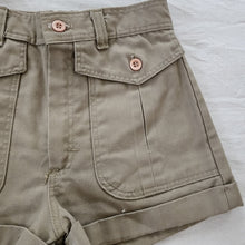 Load image into Gallery viewer, Vintage Cargo Short Shorts kids 7/8

