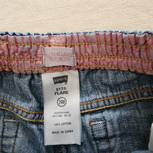 Load image into Gallery viewer, Y2k Levi&#39;s Flared Jeans 24 months
