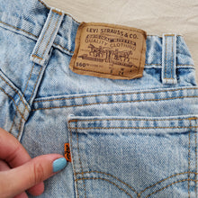 Load image into Gallery viewer, Vintage Levi&#39;s 560 Fit Cutoff Jean Shorts Orange Tab kids 8
