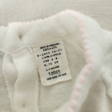 Load image into Gallery viewer, Vintage Soft Knit Flower Sweater 3-6 months
