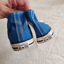 Load image into Gallery viewer, Converse Blue Hightop Shoes toddler 6
